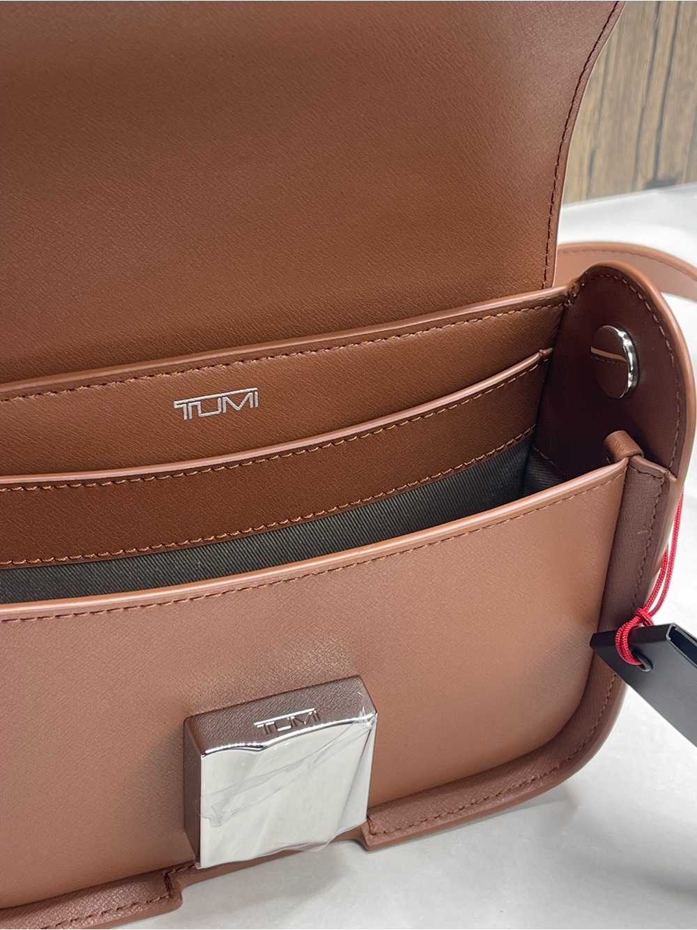 TUMI Olas Small Premium Leather Shoulder Bag (Color : Sienna) - Picture 14 of 16